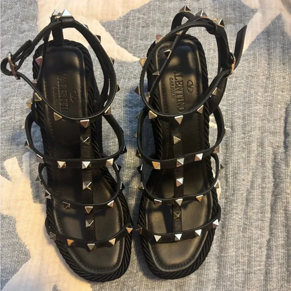 Valentino Garavani ROCKSTUD ANKLE STRAP WEDGE SANDALS 38 - Picture 5 of 12